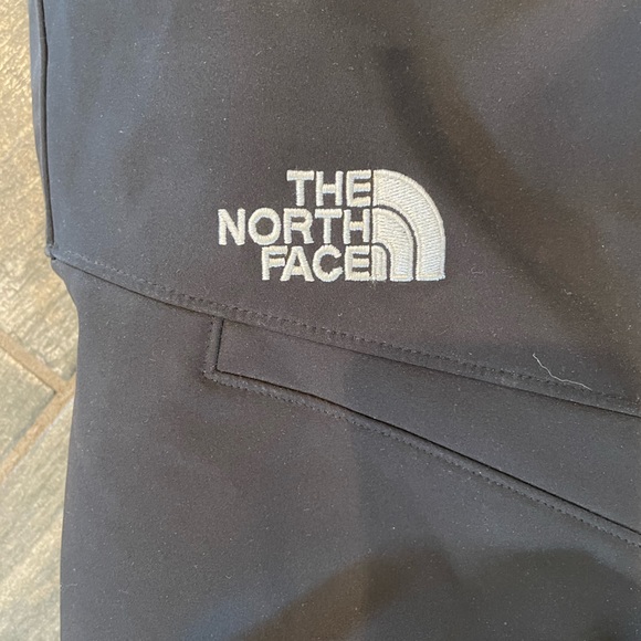 North Face shell. Size Medium. - Picture 2 of 3